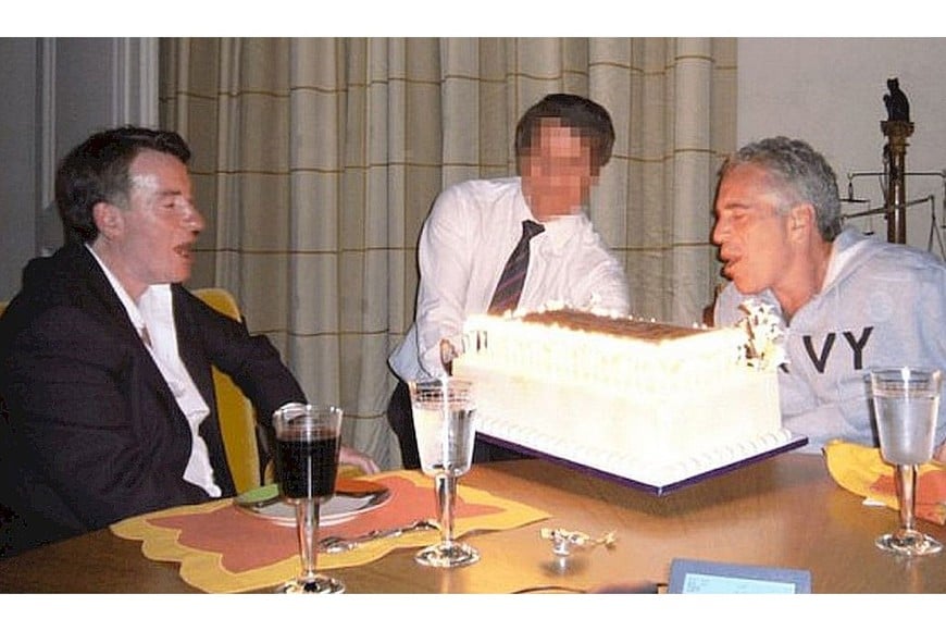 Mandelson es investigado por sus vínculos con Epstein.
