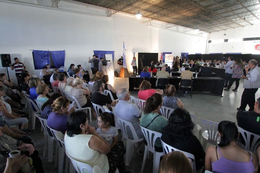 En el Club Pucará, la gente presenció la sesión. Crédito: Archivo Pablo Aguirre