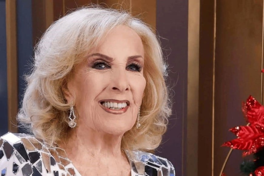 Mirtha celebra su día con una cena íntima junto a familiares y amigos.