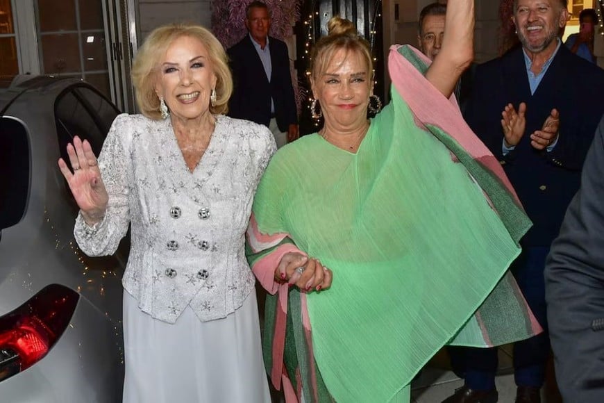 Mirtha Legrand fue recibida por su hija Marcela Tinayre en su casa de Barrio Parque.