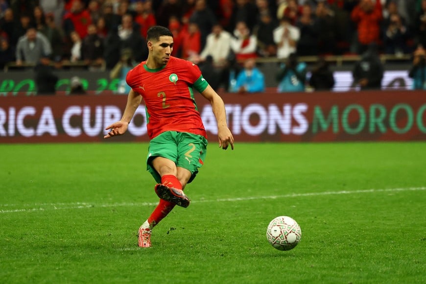 Soccer Football - CAF Africa Cup of Nations - Morocco 2025 - Semi Final - Nigeria v Morocco - Prince Moulay Abdellah Stadium, Rabat, Morocco - January 14, 2026
Morocco's Achraf Hakimi scores his penalty during a penalty shootout REUTERS/Siphiwe Sibeko