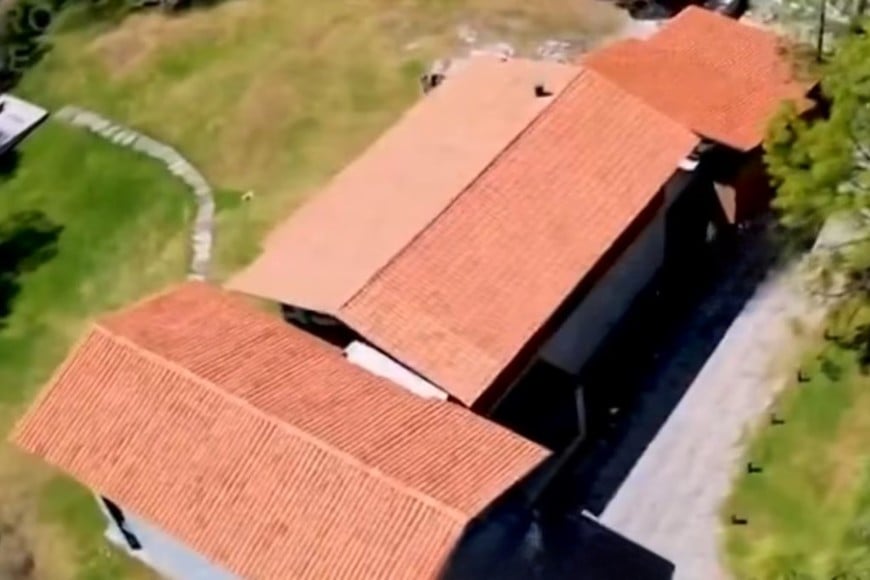 La casa permanecía ordenada y habitada al momento del operativo.