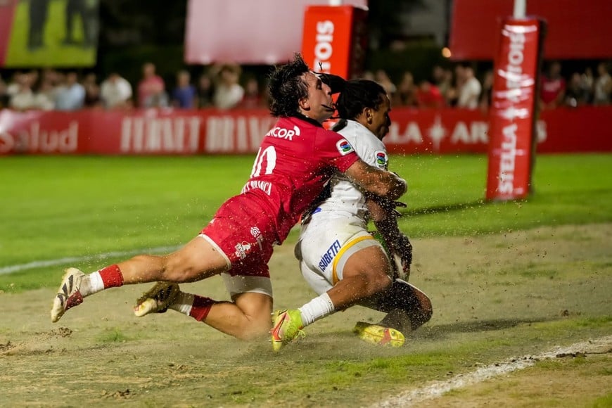 Specman marcó un try a pesar de la derrota 21-19 frente a Dogos