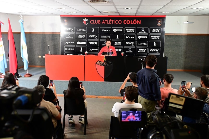 El DT habló en rueda de prensa tras la práctica del jueves. Foto: Flavio Raina.