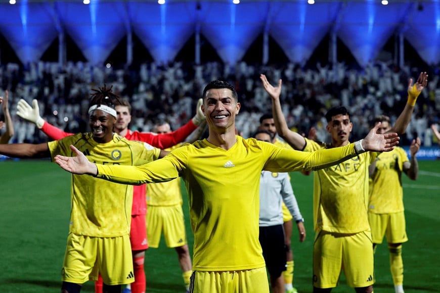 Soccer Football - Saudi Pro League - Al Fateh v Al Nassr - Prince Abdullah bin Jalawi Stadium, Hofuf, Saudi Arabia - February 14, 2026
Al Nassr's Cristiano Ronaldo celebrates after the match with teammates REUTERS/Hamad I Mohammed     TPX IMAGES OF THE DAY