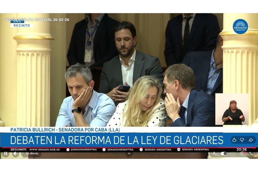 Martín Menem, Karina Milei y Diego Santilli presenciaron el tramo final de la reforma de Glaciares en el Senado.