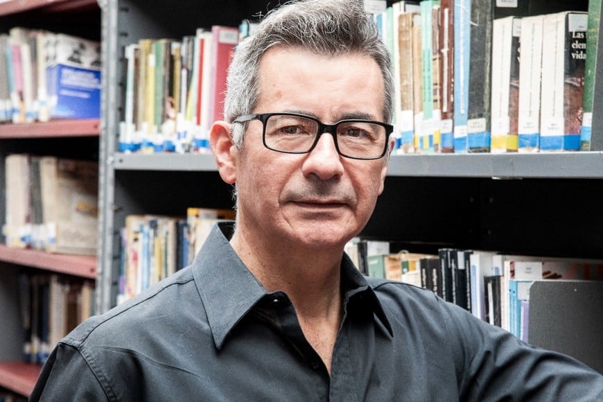 Meccia (1968) es doctor en Ciencias Sociales, magíster en Investigación en Ciencias Sociales y licenciado en Sociología, egresado de la Universidad de Buenos Aires. Es profesor regular de grado y posgrado en la UBA, la Universidad Nacional del Litoral y profesor visitante en programas de posgrado de Argentina y la región. 

Sebastián Freire