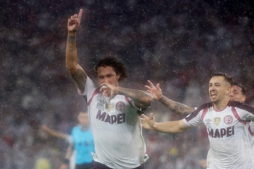 Soccer Football - Recopa Sudamericana - Final - Second Leg - Flamengo v Lanus - Estadio Maracana, Rio de Janeiro, Brazil - February 27, 2026
Lanus' Jose Canale celebrates scoring their second goal REUTERS/Sergio Moraes