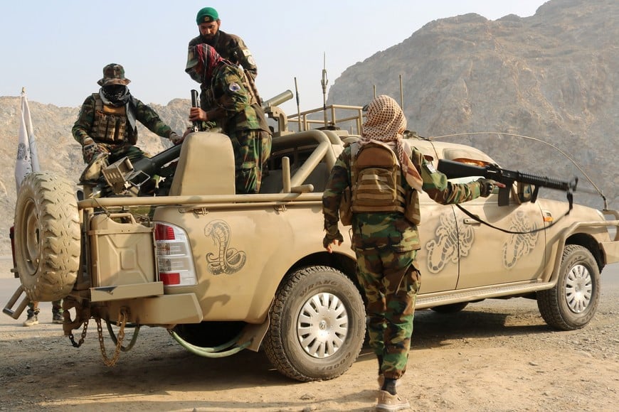 Taliban soldiers load a rocket launcher in a vehicle, following exchanges of fire between Pakistan and Afghanistan forces, near Torkham border in Afghanistan, February 27, 2026. REUTERS/Stringer