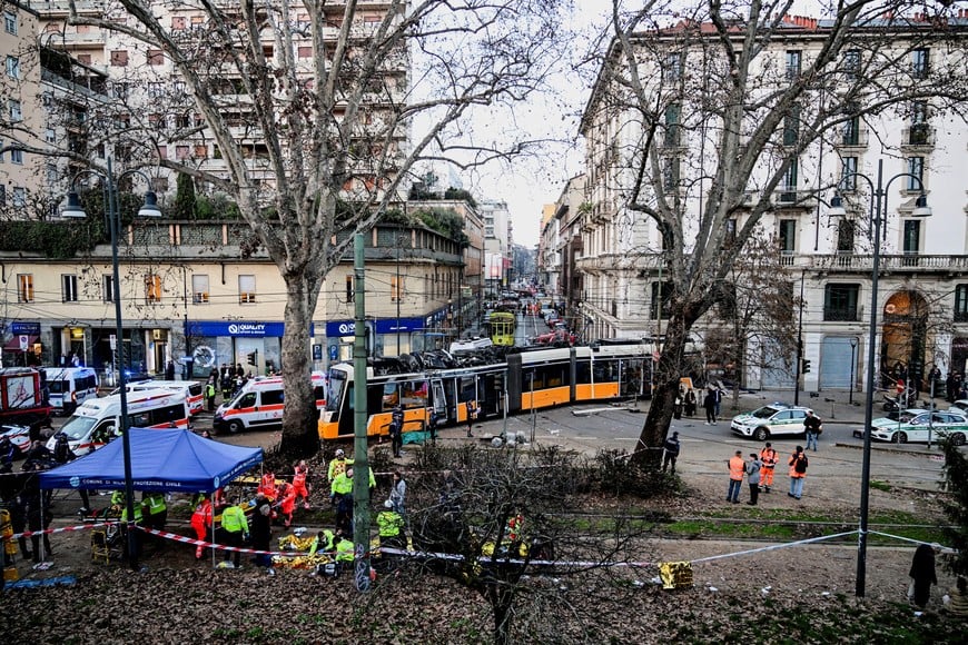 General view of the scene following a deadly tram derailment in Milan, Italy, February 27, 2026. REUTERS/Daniele Mascolo