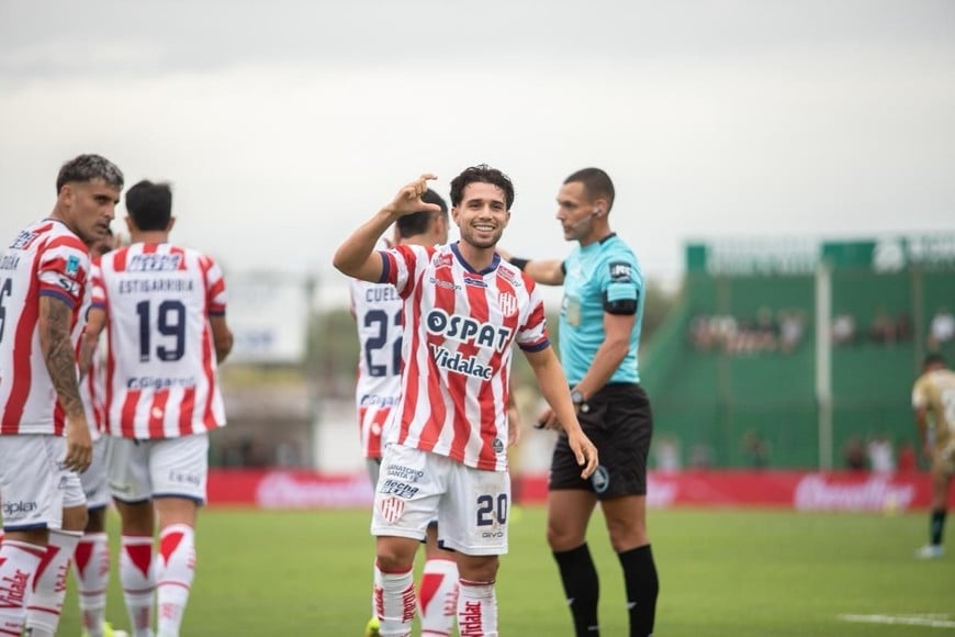 Julián Palacios atraviesa una situación personal delicada y confía en Dios. Volvió a jugar un buen partido y lo coronó con el gol que marcó la apertura en Junín.