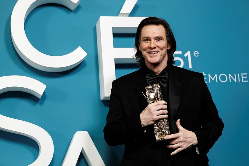 Actor Jim Carrey, awarded with a Honorary Cesar Award, poses during a photocall at the 51st Cesar Awards ceremony in Paris, France, February 26, 2026. REUTERS/Benoit Tessier