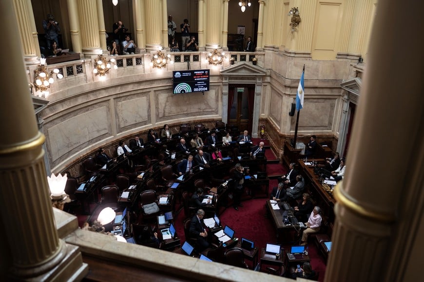 (260227) -- BUENOS AIRES, 27 febrero, 2026 (Xinhua) -- Senadores participan durante la sesión donde se debate el proyecto de Ley de Modernización Laboral, en el Congreso Nacional, en la ciudad de Buenos Aires, capital de Argentina, el 27 de febrero de 2026. (Xinhua/Martín Zabala) (mz) (rtg) (ra) (vf)