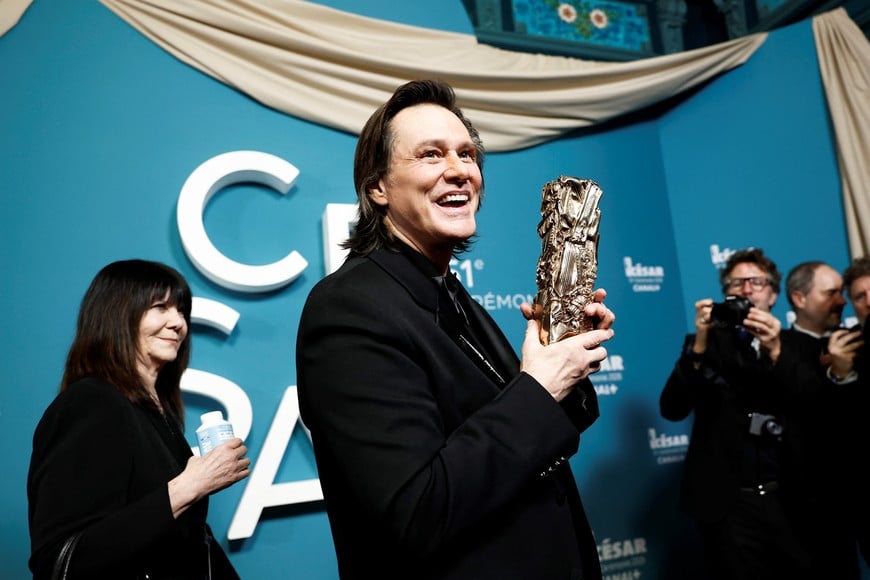 Actor Jim Carrey, awarded with a Honorary Cesar Award, poses during a photocall at the 51st Cesar Awards ceremony in Paris, France, February 26, 2026. REUTERS/Benoit Tessier