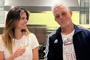 Las imágenes, que comenzaron a circular con fuerza en las últimas horas (y con las que se incendiaron las redes sociales al verles juntos) se dieron en el segundo y último concierto del cantante en el Estadio Nacional de Lima (Perú). 