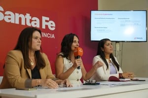 Etchevarria, Azario y Gallo Ambrosis dieron los detalles de la medida. Crédito: Gobierno de la provincia de Santa Fe