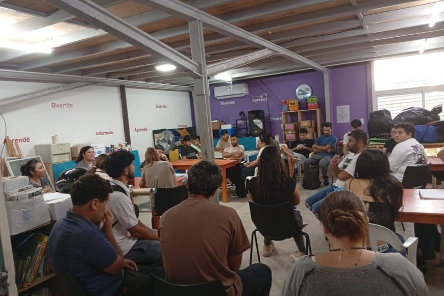 Complejo socio cultural "El Ferro" asisten 95 alumnos, de los cuales hay personas que terminaron la secundaria hace tiempo y quieren concluir esta etapa. Foto: Gentileza