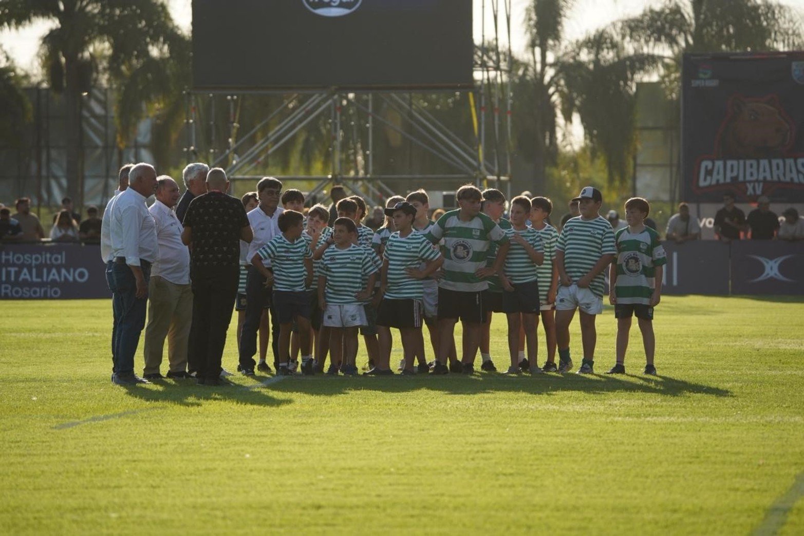 Reconocimientos en la previa del gran partido. 