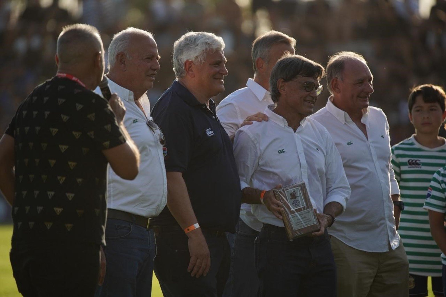 Reconocimientos en la previa del gran partido. 