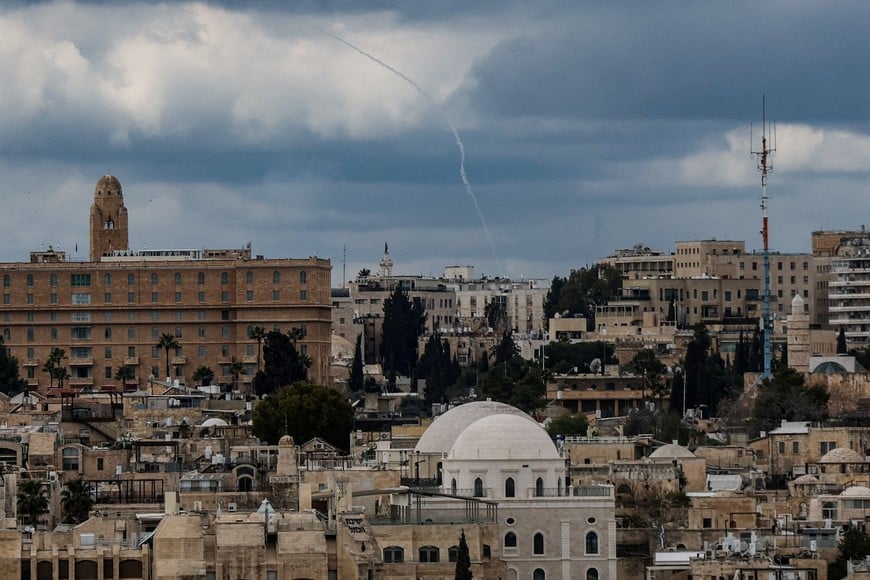Smoke in the sky over Jerusalem, after missiles were launched from Iran towards Israel, following Israel and U.S. strikes on Iran, February 28, 2026. REUTERS/Ammar Awad     TPX IMAGES OF THE DAY