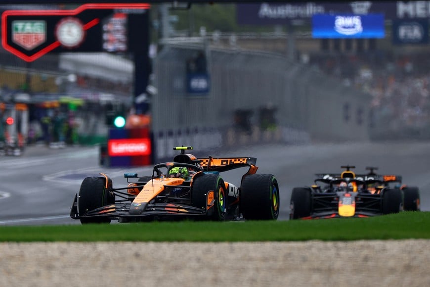 Formula One F1 - Australian Grand Prix - Albert Park Grand Prix Circuit, Melbourne, Australia - March 16, 2025
McLaren's Lando Norris and Red Bull's Max Verstappen in action during the race REUTERS/Edgar Su