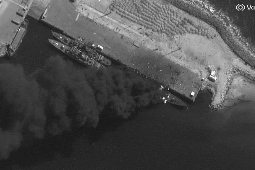 A satellite image shows a frigate on fire at the Konarak naval base in Iran, February 28, 2026. Vantor/Handout via REUTERS    THIS IMAGE HAS BEEN SUPPLIED BY A THIRD PARTY. NO RESALES. NO ARCHIVES. MANDATORY CREDIT. MUST NOT OBSCURE LOGO. IMAGE IN BLACK AND WHITE FROM SOURCE
