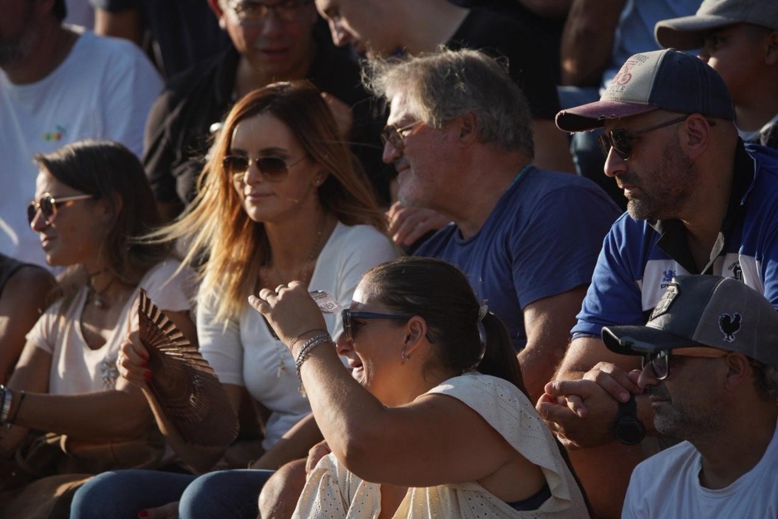 El público expectante en las tribunas de Santa Fe Rugby. 