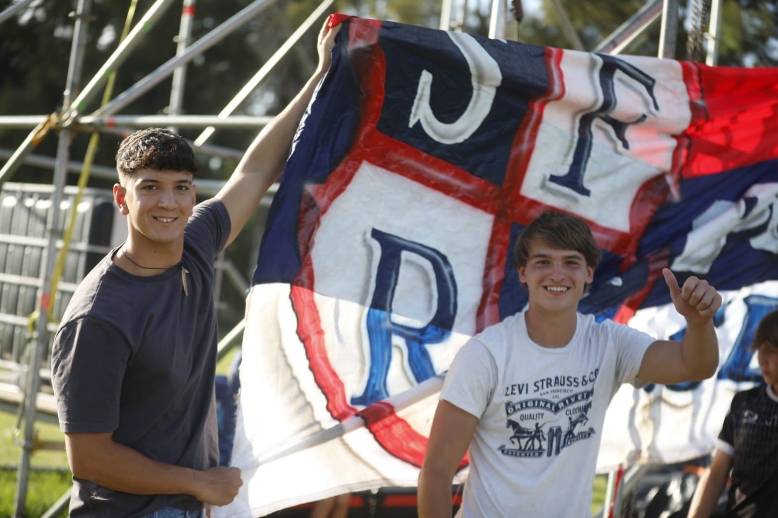 Familias y fanáticos presentes en esta tarde de rugby.