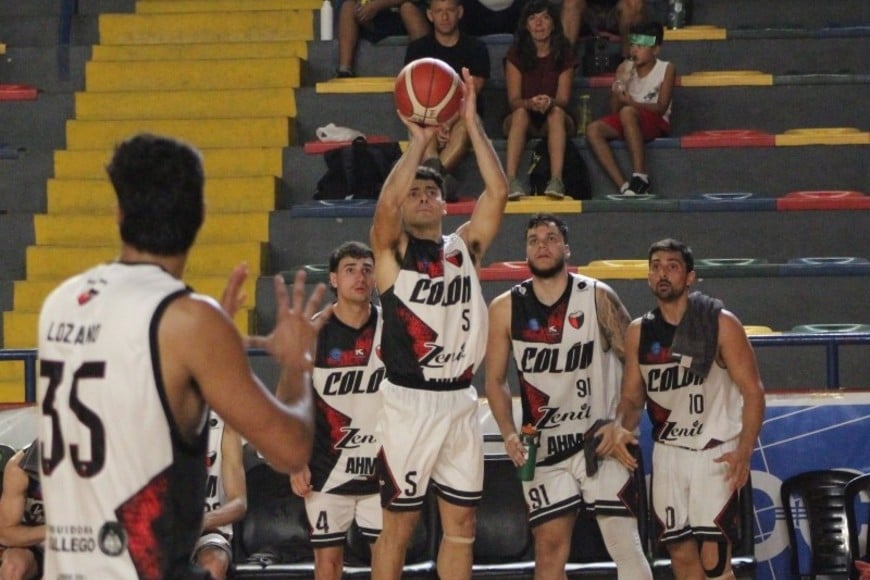 El sabalero quedó con récord de 8-16 y se aleja del fondo. Foto: LNB.