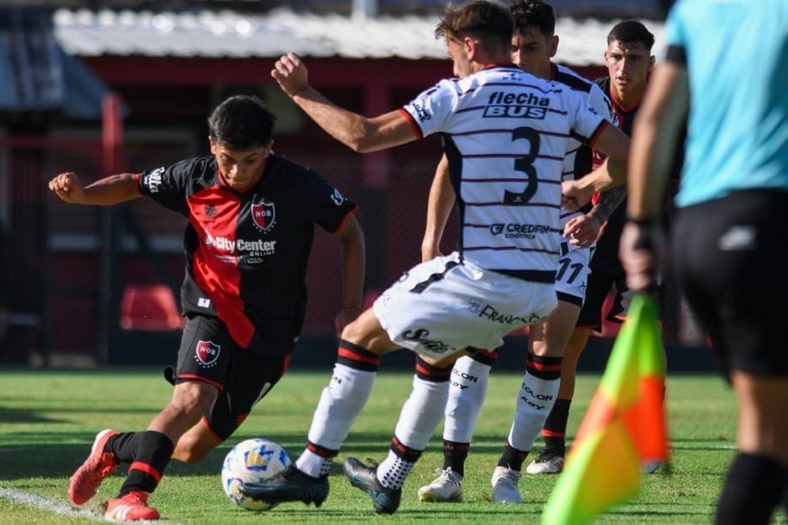 Colón la peleó pero no pudo sumar en Rosario. Foto: Prensa Newell's.