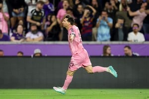 Messi fue viral por un video siguiendo el partido de Leones FC por LPF Play. Foto: Reuters