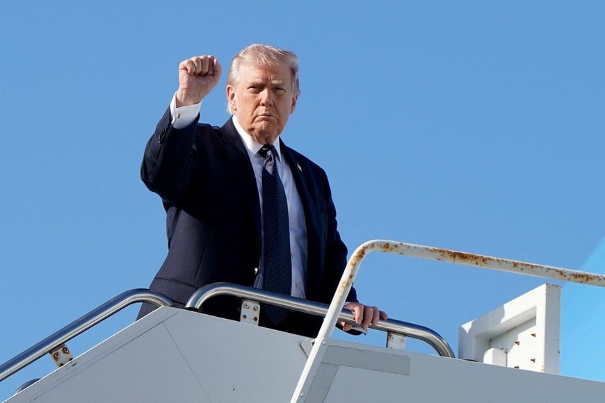 U.S. President Donald Trump gestures as he boards Air Force One at Palm Beach International Airport in West Palm Beach, Florida, U.S., March 1, 2026. REUTERS/Elizabeth Frantz