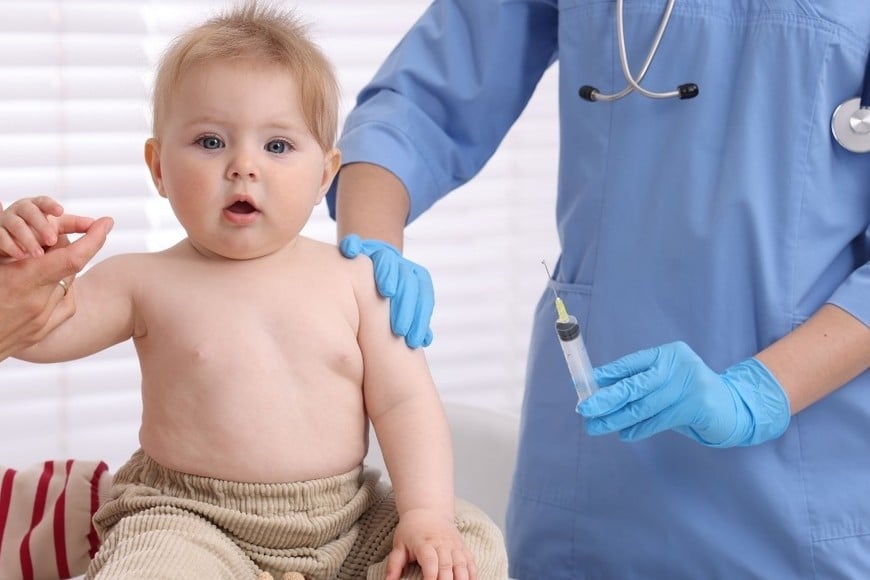 La segunda dosis pasa a colocarse entre los 15 y los 18 meses