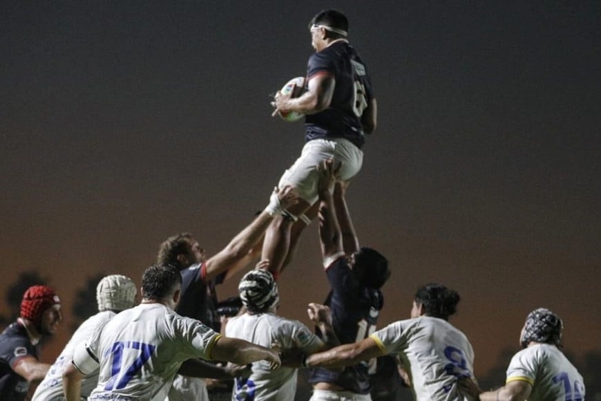 Nacho Gandini, uno de los capitanes, siempre sólido en la hilera.