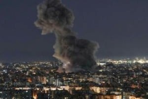 La capital de Arabia Saudita fue blanco de al menos dos drones que impactaron el complejo diplomático de Estados Unidos,