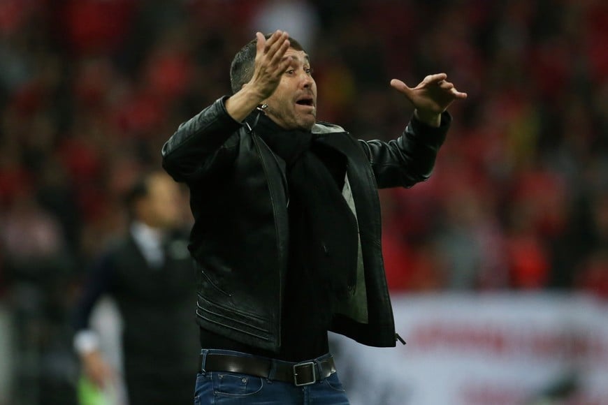 Soccer Football - Copa Libertadores - Quarter Finals - Second Leg - Internacional v Bolivar - Estadio Beira-Rio, Porto Alegre, Brazil - August 29, 2023
Internacional coach Eduardo Coudet during the match REUTERS/Diego Vara