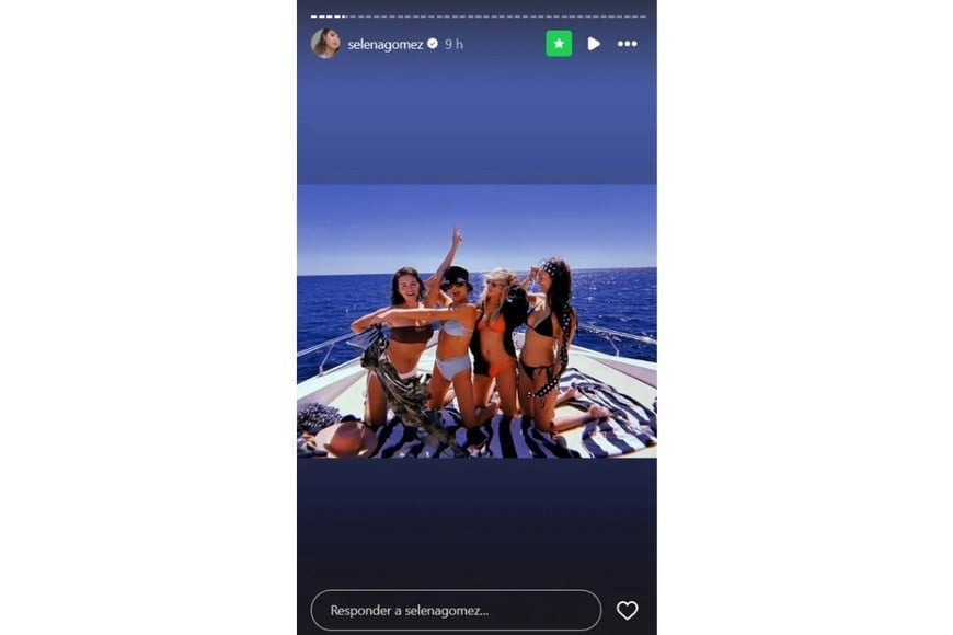 Gomez comenzó a compartir imágenes nunca antes vistas de ella,