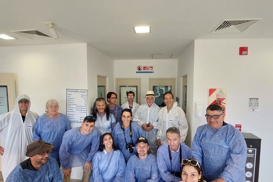 Durante la actividad, los participantes pudieron conocer en territorio los avances y líneas de trabajo que se llevan adelante en la experimental, vinculadas al mejoramiento genético de arroz, la producción y evaluación de forrajes y la investigación en avicultura.