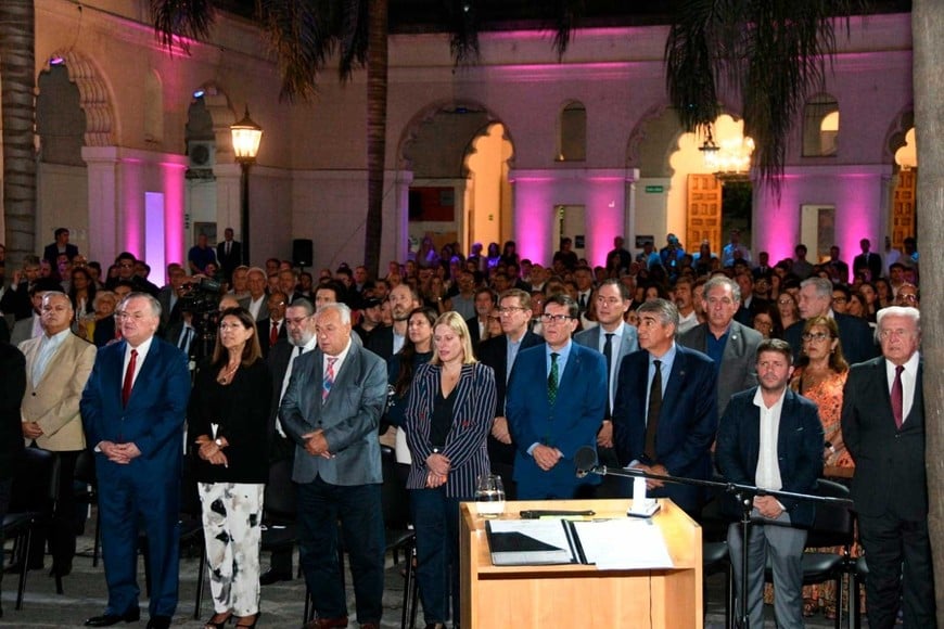 Autoridades políticas y de la Justicia presenciaron el acto. Foto: Manuel Fabatía