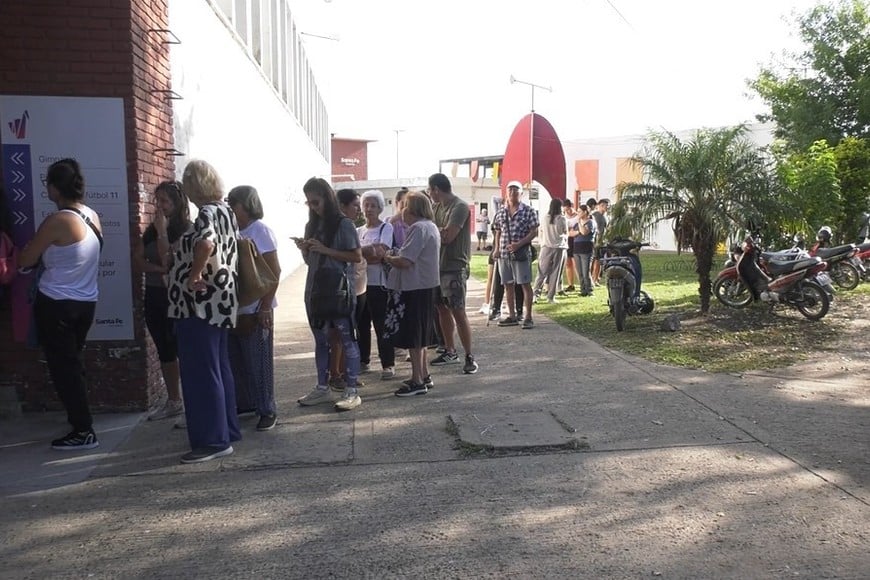 Niños, adultos y personas mayores comparten propuestas deportivas.