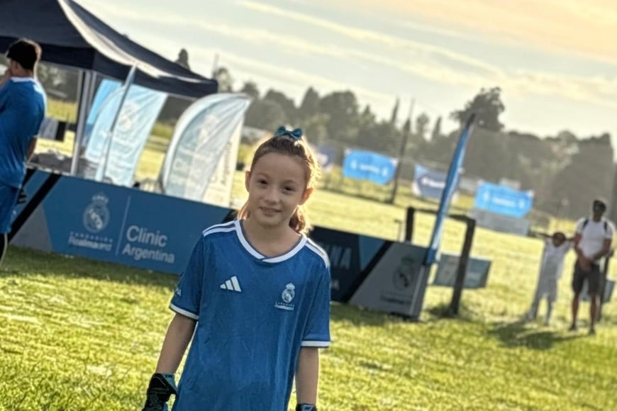 La pequeña Lucero, hija del colega Germán Lucero, es arquera y fue la única niña participante.