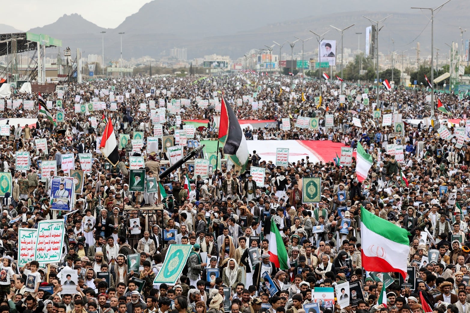 Partidarios hutíes se manifiestan en solidaridad con Irán y el Líbano Créditos: REUTERS/Khaled Abdullah