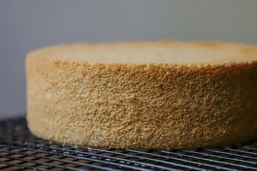 El bizcochuelo de naranja con harina integral es una alternativa sencilla para preparar en casa.