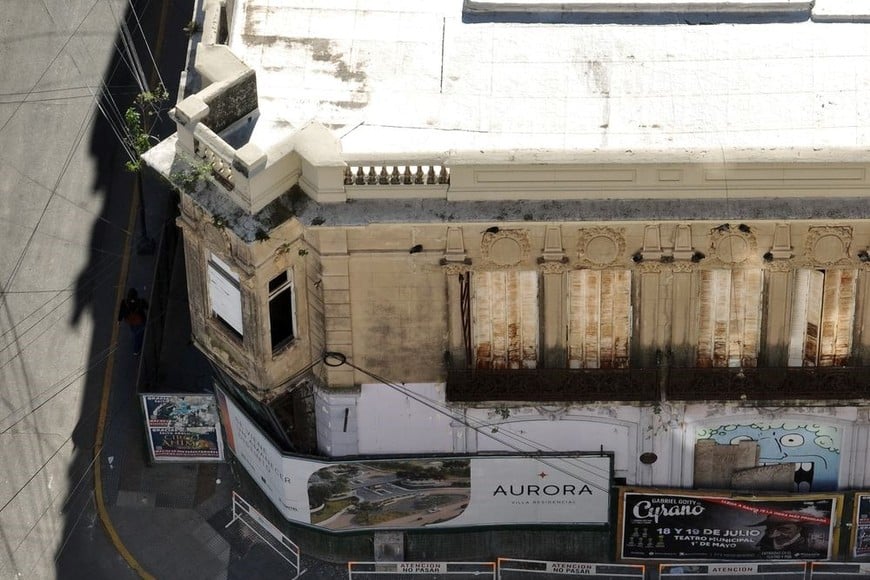 Una carie urbana en Monseñor Zazpe y San Martín. Crédito: Fernando Nicola