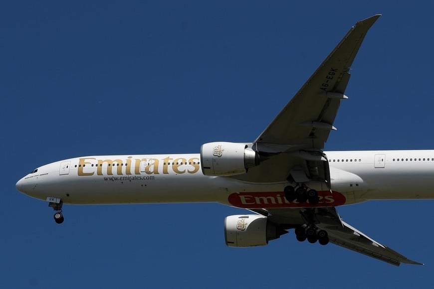 An Emirates passenger plane comes in to land at London Heathrow airport, following the outbreak of the coronavirus disease (COVID-19), London, Britain, May 21, 2020. REUTERS/Toby Melville