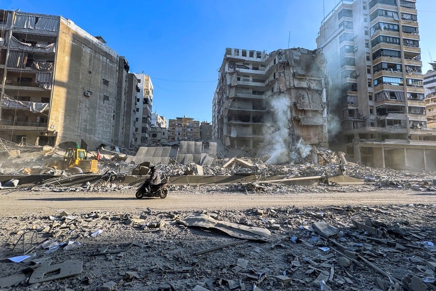 A view of a damaged building after an Israeli strike, following renewed hostilities between Hezbollah and Israel amid the U.S.-Israeli conflict with Iran, in Beirut, Lebanon, March 6, 2026. Picture taken with a mobile phone. REUTERS/Stringer