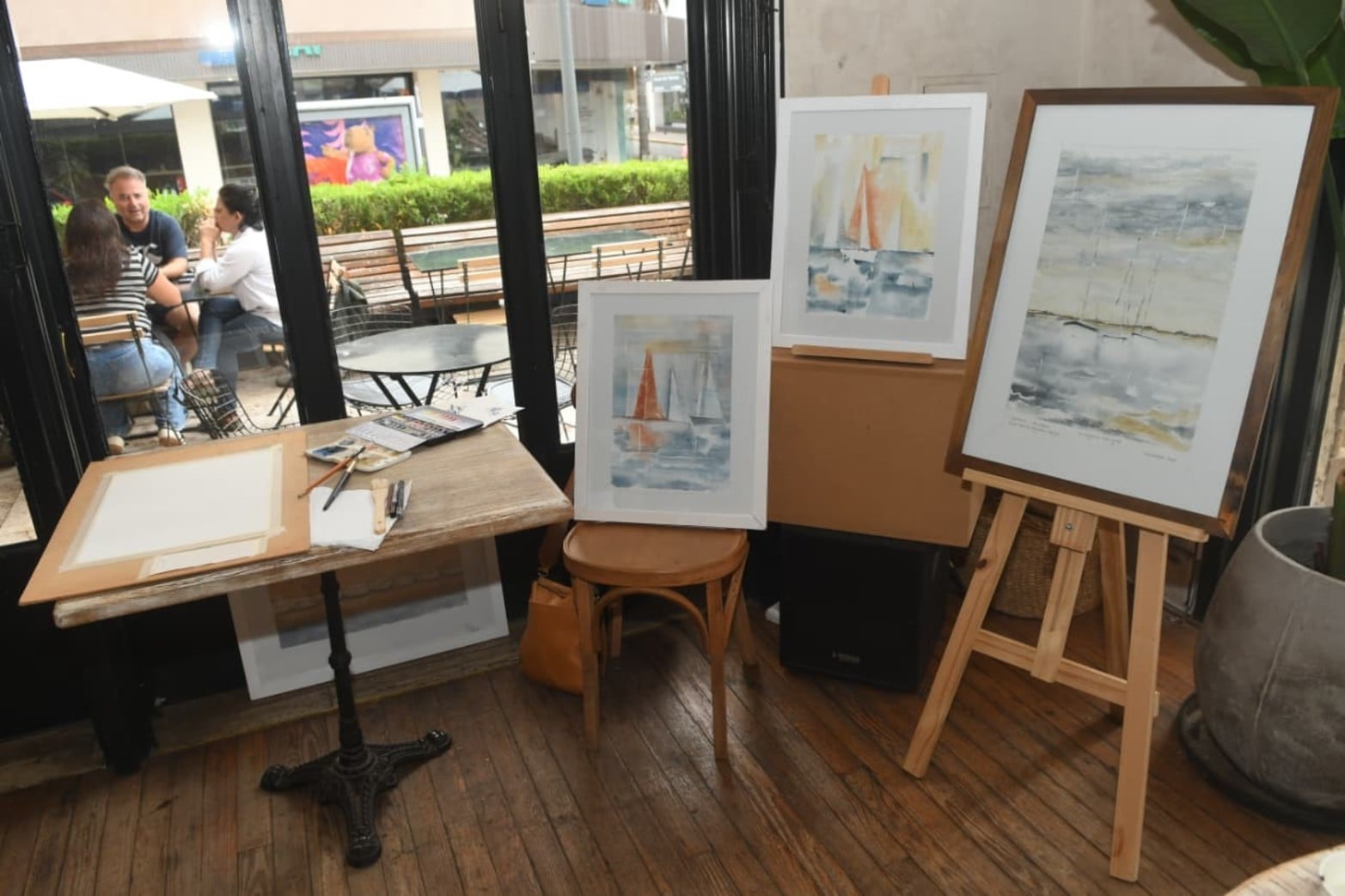 Arte por Día de la Mujer en Dante. 