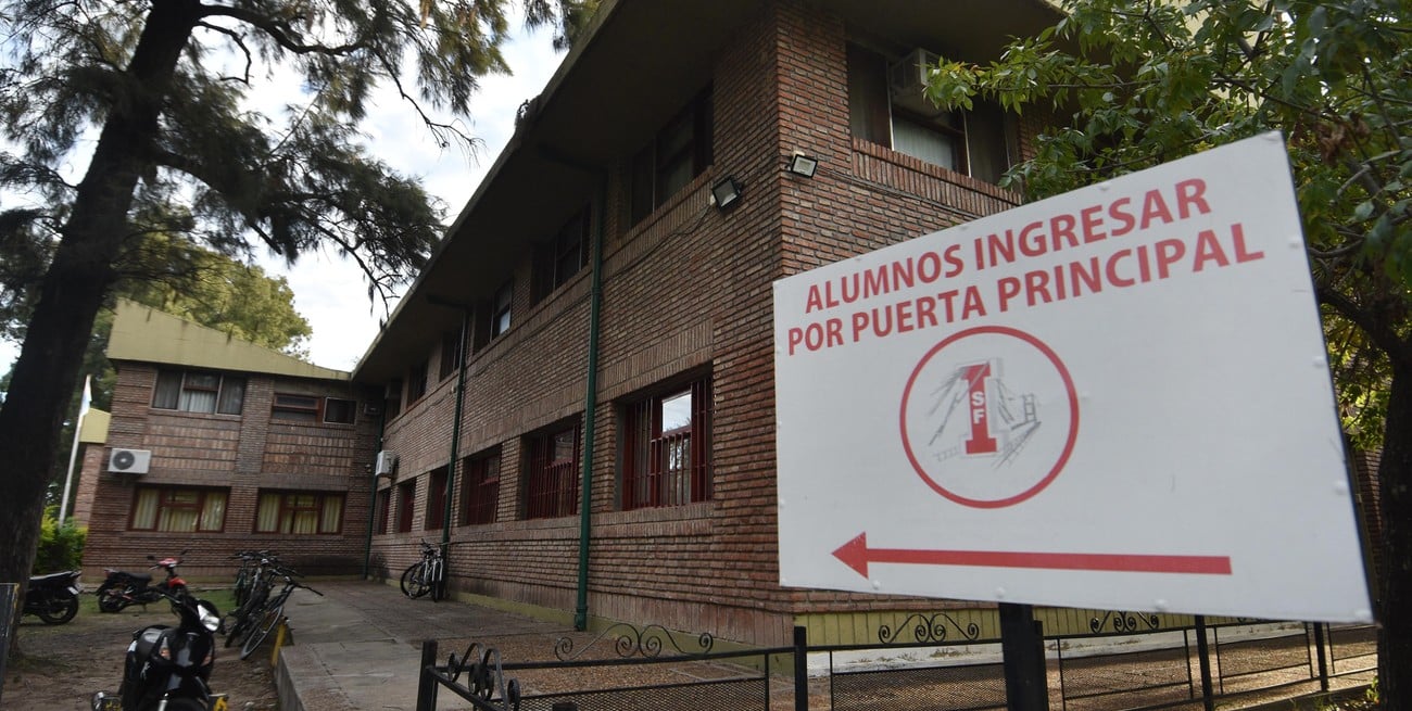 Si bien no empezaron las clases, hay exámenes, actividades administrativas y de no docentes. Foto: El Litoral