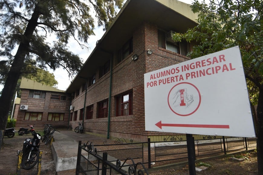 Si bien no empezaron las clases, hay exámenes, actividades administrativas y de no docentes. Foto: El Litoral