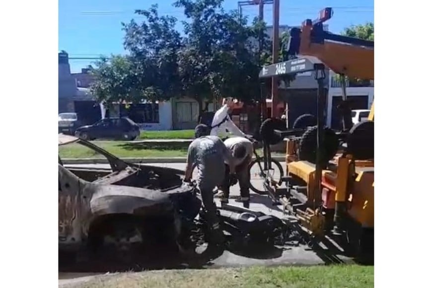 El momento en el que retiraban el vehículo.